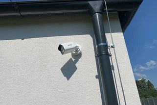 Myslel si, že ho chrání. Kamera na domě ho ale stála víc než samotné vloupání. Skončil před soudem - EnergoZrouti.cz