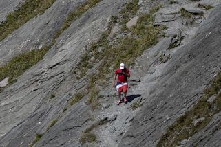 Turista se do alpských skal vydal pouze v pantoflích - Novinky