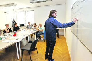 K debatě o zkrácení ZŠ a prodloužení školní docházky nejsou data, tvrdí zástupci učitelů - Novinky