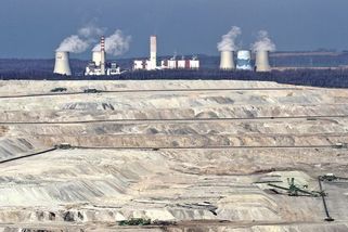 Sněmovna Turów řešit nebude. Koalice program schůze zamítla - Novinky