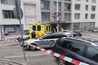 Policisté v Táboře devět hodin vyjednávali se sebevrahem. Muž přesto skočil - Novinky