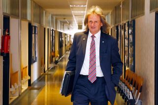 Odvolejte Ševčíka a budeme vás dál sponzorovat, vzkázala VŠE Česká spořitelna - Novinky