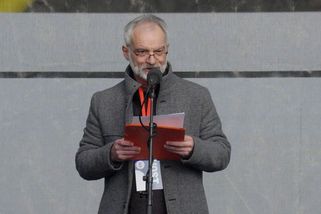 VIDEO: Kde je naše hrdost? hřímal Ivan Trojan na Letné | Super.cz