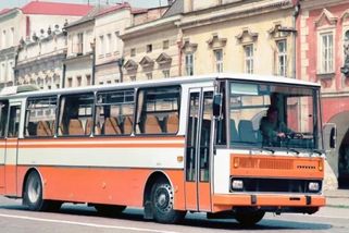 Retro: Hranatá Karosa 700 zasmradila české vesnice a města. Přežila dlouhé roky i v kapitalismu