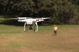 Řádí tu šmírák s dronem, stěžují si lidé na Českobudějovicku - Novinky