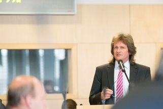 Ekonom Ševčík ustál kauzy a bude děkanem - Seznam Zprávy