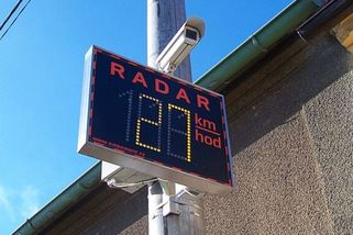 Tyto radary jsou neúprosné. Za pouhých 53km/h na padesátce už dostanete pokutu