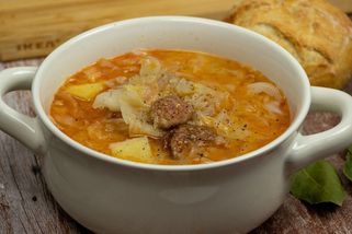 Zkuste to jinak: Zelňačka z hlávkového zelí je vynikající a krásně zahřeje | Toprecepty