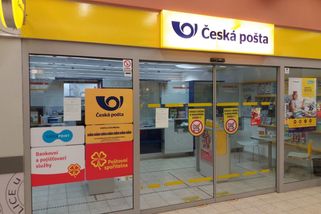 Česká pošta i Balíkovna přepisují ceníky. Co lidem zdraží?