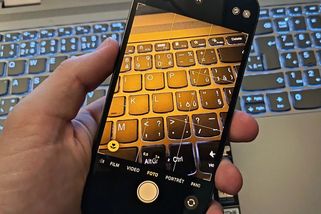 Virus obešel bezpečnostní protokol Applu a sleduje lidi