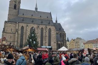 prahain.cz/zivot-ve-meste/plzenske-vanocni-trhy-vas-nezruinuji-a-potesi-i-fotbalove-fanousky-25651.html