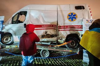 Válečný zločin. Rusové poslali dron na ukrajinskou zdravotní sestřičku a sanitku - Novinky