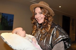 Olga Lounová dva měsíce po porodu už vyrazila na akci s miminkem