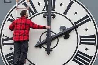 Konec střídání času? Spor o změnu času pro EU by mohlo brzy rozetnout Irsko