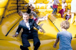 Babišova klaunská vystoupení zpochybňují jeho duše...