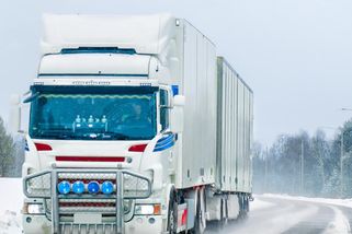 Kamion přetížený o 13 tun je jenom špička ledovce - Portál řidiče