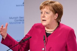 EU bude poprvé udělovat svůj řád. Má ho dostat Merkelová i skupina U2