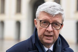 Lidé u elektřiny ušetří tisíce ročně, platby za obnovitelné zdroje přebírá stát - Novinky