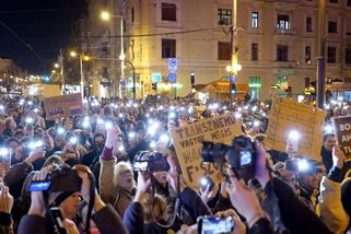 Tisíce lidí protestovaly v Budapešti za práva LGBTQ+ komunity - Novinky