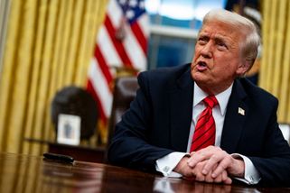 Cla na dovoz aut z Evropy? Trump si chce močit do vany, hodnotí Zdechovský