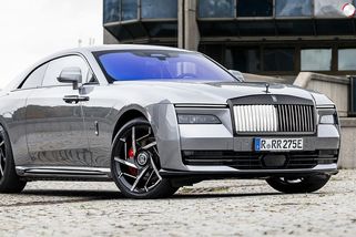 Dvanáctiválec bude žít dál. Rolls-Royce ruší plány na elektrickou budoucnost