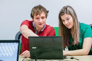 Češi se předělávají na „ajťáky“. Vydělávají i násobky toho, co dřív - Seznam Zprávy