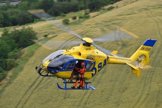 Žena přetočila na Brněnsku několikrát svůj Jeep přes střechu, na místě zemřela - Novinky