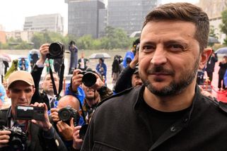 „Všichni byli v šoku, když zůstal.“ Zelenskyj prý v začátcích postrádal obdiv - Seznam Zprávy