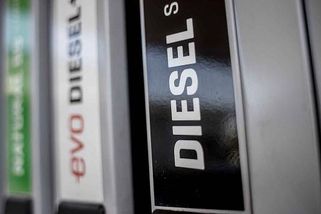 Ať stát zlevní naftu na svých benzinkách, žádají dopravci. Zatím bezúspěšně