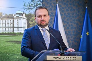 Marian Jurečka prosadil snížení důchodů prominentům komunistického režimu