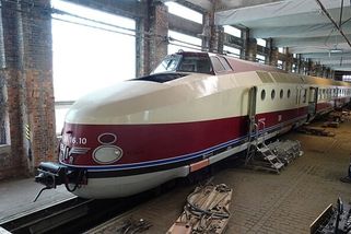 railtarget.cz/technologie-a-infrastruktura/delfin-pali-miliony-nadsencu-legendarni-dravec-ze-zelezne-opony-je-zpet-11953.html