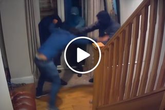 KRIMI: Bránil svou spící nemocnou ženu před 3 zloději naráz. Záznamy z bezpečnostních kamer jsou jako z hororu. Policisté byli sami překvapeni (VIDEO)