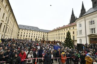 Shromáždění Milionu chvilek za demokrata na Hradě - Novinky