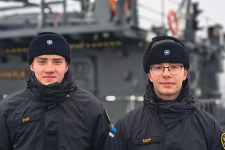 Tady povinnou vojnu nikdy nezrušili. Mladí se učí bojovat i hledat miny, vědí proč