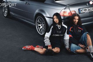 Je libo triko E30 či E46? BMW oslavuje legendární trojky