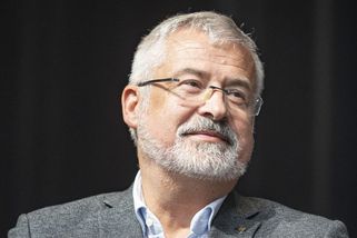 Nepedagogové chtějí odejít, varují odbory. Petici proti převedení financování podepsalo 70 tisíc lidí - Novinky