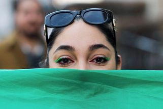 Komentář: Arabky ze Zálivu se nadechly svobody, Íránky bojují s diktaturou - Seznam Zprávy