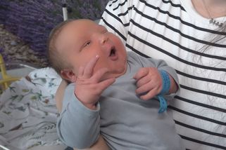 Rarita na Jihlavsku. Maminka porodila pořádného chlapáka, miminko má přes 5,5 kila