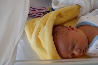 V Teplicích se narodilo nezvykle velké miminko. To jsme ještě neviděli, kroutí hlavou zdravotníci