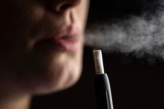 Vláda zvažuje, že si sáhne pro další peníze ke kuřákům - Seznam Zprávy