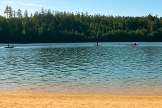 České Chorvatsko nabízí teplou a průzračnou vodu. Je zde celá řada písčitých, travnatých i tajných pláží