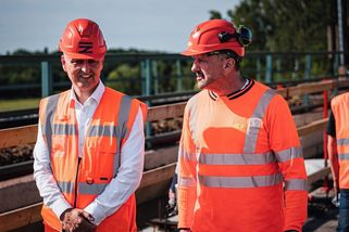 Správa železnic platila za advokáty desítky milionů, i když má své vlastní - Seznam Zprávy