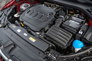 Kupujte, nebudou: Na nová auta se spalováky se budou příští rok stát fronty - Garáž.cz