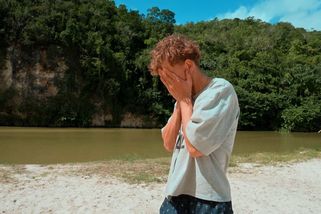 Survivor 14. díl: Podvod s jídlem stál hráče místo ve hře. První diskvalifikace v historii soutěže drtí kmenové aliance