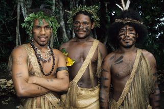 Poznatsvět | Švédský námořník Pettersson ztroskotal na ostrově kanibalů. Oženil se s tamní princeznou a stal se králem