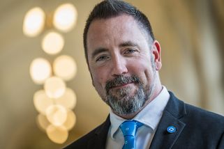 Zelená úsporám? Zmlácená do krve, vmetl Červený Hl...