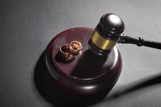 V Británii omylem rozvedli nesprávné manželství, soud to odmítá napravit - Novinky