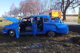 Nehoda zastavila jízdu historického vozu | hasici.cz