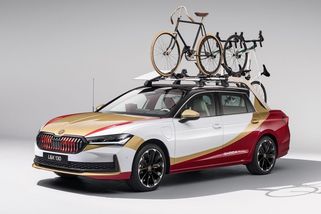 Nejkrásnější Superb je dílem studentů: Připomínají slavné výročí Laurin & Klement a odkazují na cyklistickou historii - Garáž.cz