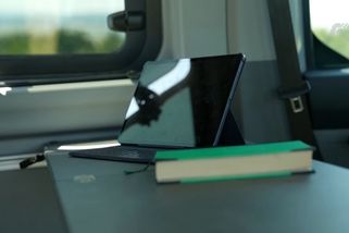 S tímhle autem můžete pracovat odkudkoliv. A nahradí i malou garsonku | Autosalon TV Prima